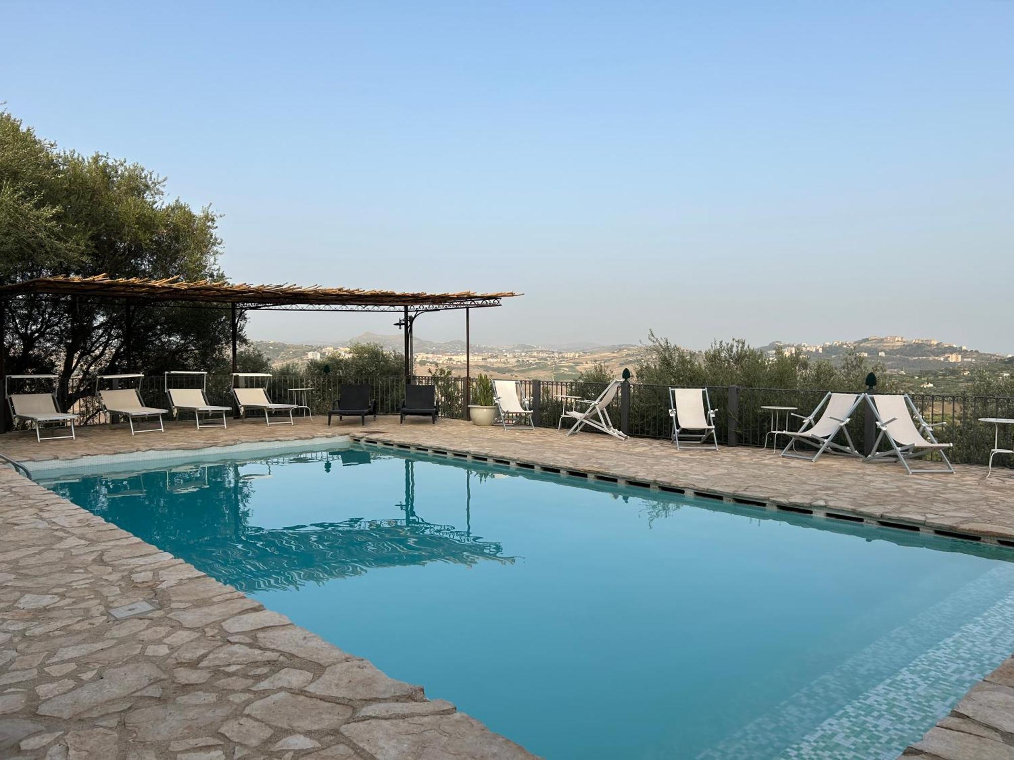 Roba Degli Ulivi Bed & Breakfast Agrigento Exterior photo
