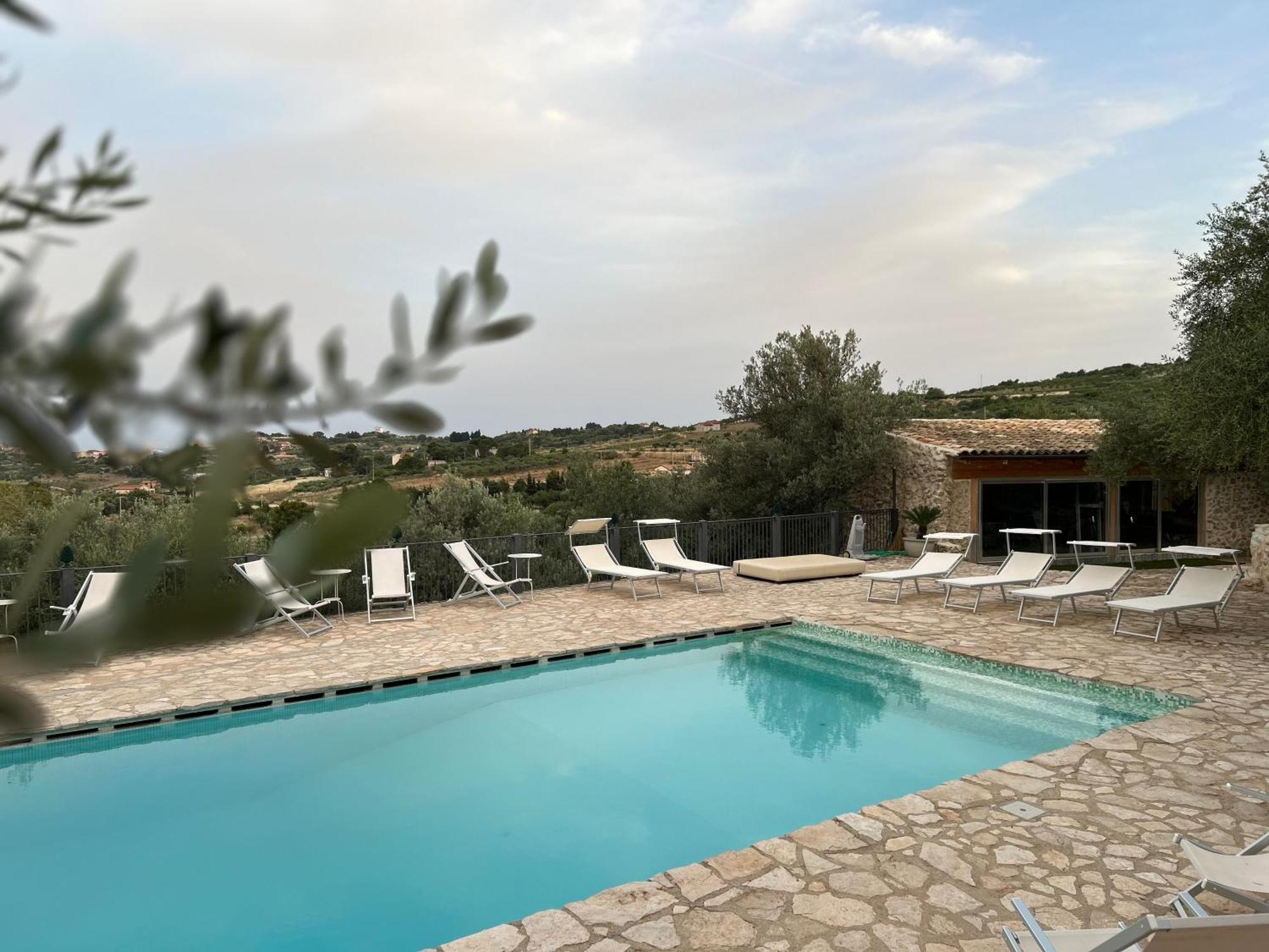 Roba Degli Ulivi Bed & Breakfast Agrigento Exterior photo